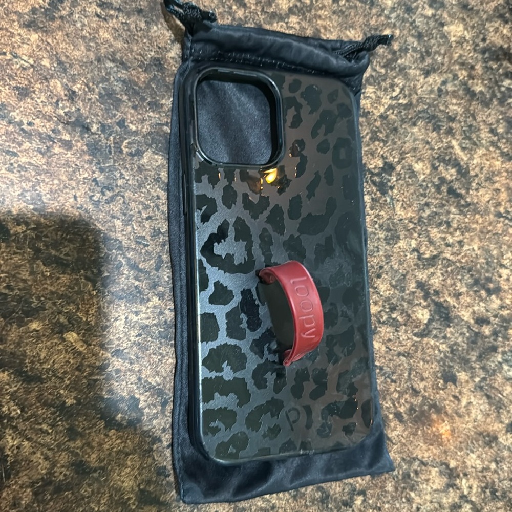 13 Apple Pro Max loopy case. Black leopard. Used but very good condition